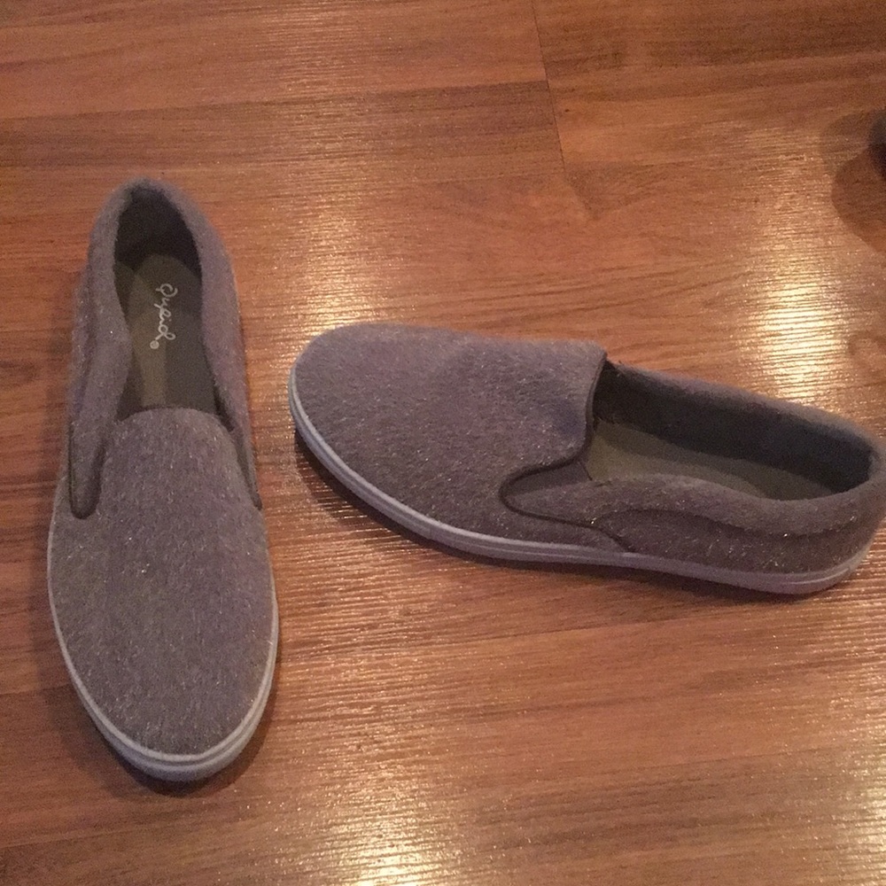 Grey NEW faux fur on the outside SZ 10